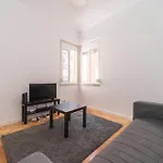 Houze Four Bedroom Near Zoo * Лиссабон